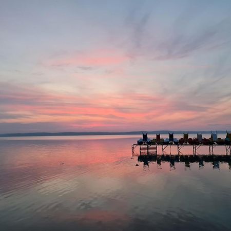 Crystal Es Susanne Panzio Bed & Breakfast Siofok Bagian luar foto
