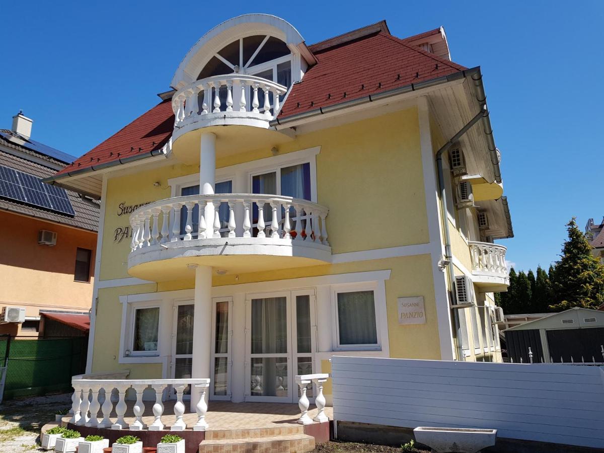 Crystal Es Susanne Panzio Bed & Breakfast Siofok Bagian luar foto