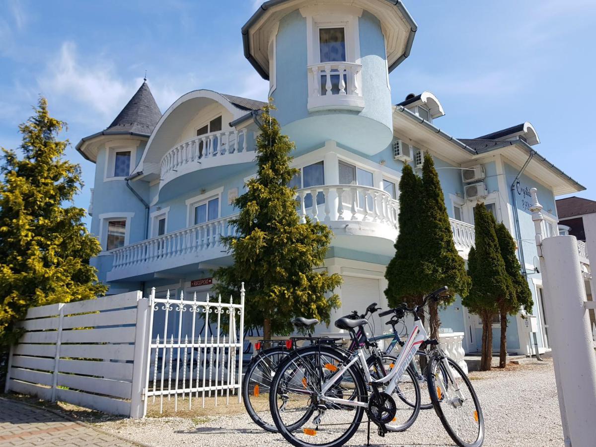 Crystal Es Susanne Panzio Bed & Breakfast Siofok Bagian luar foto
