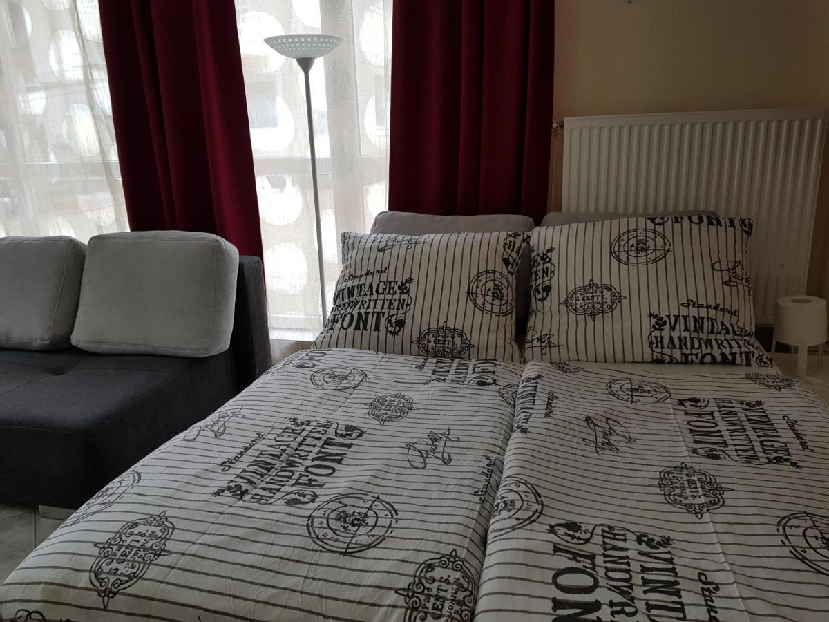 Crystal Es Susanne Panzio Bed & Breakfast Siofok Bagian luar foto