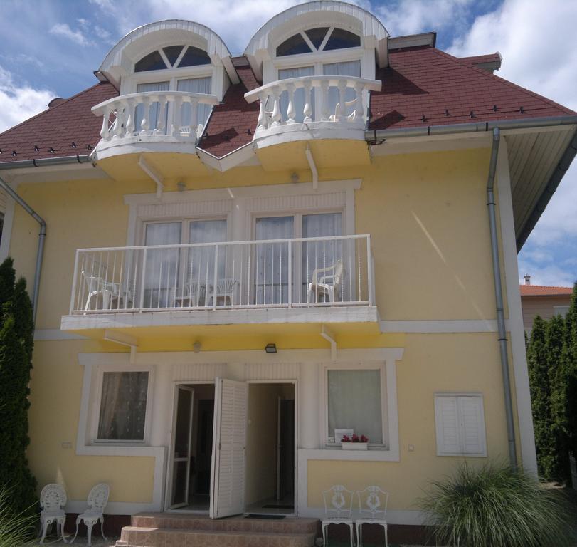 Crystal Es Susanne Panzio Bed & Breakfast Siofok Ruang foto