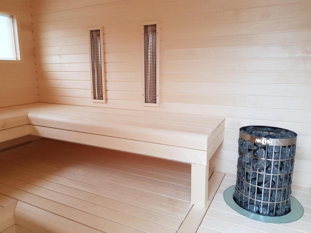 Crystal Es Susanne Panzio Bed & Breakfast Siofok Bagian luar foto