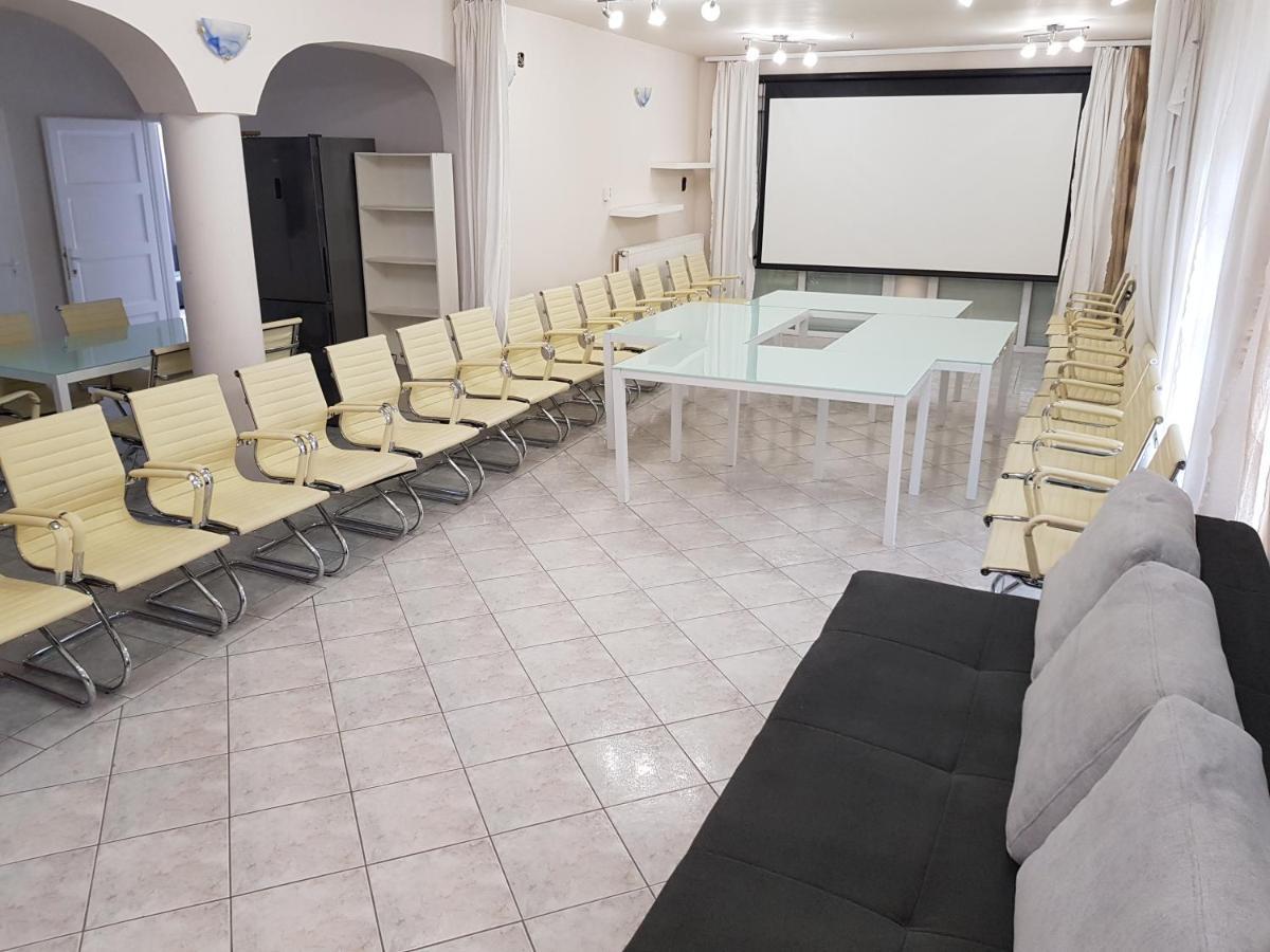 Crystal Es Susanne Panzio Bed & Breakfast Siofok Bagian luar foto