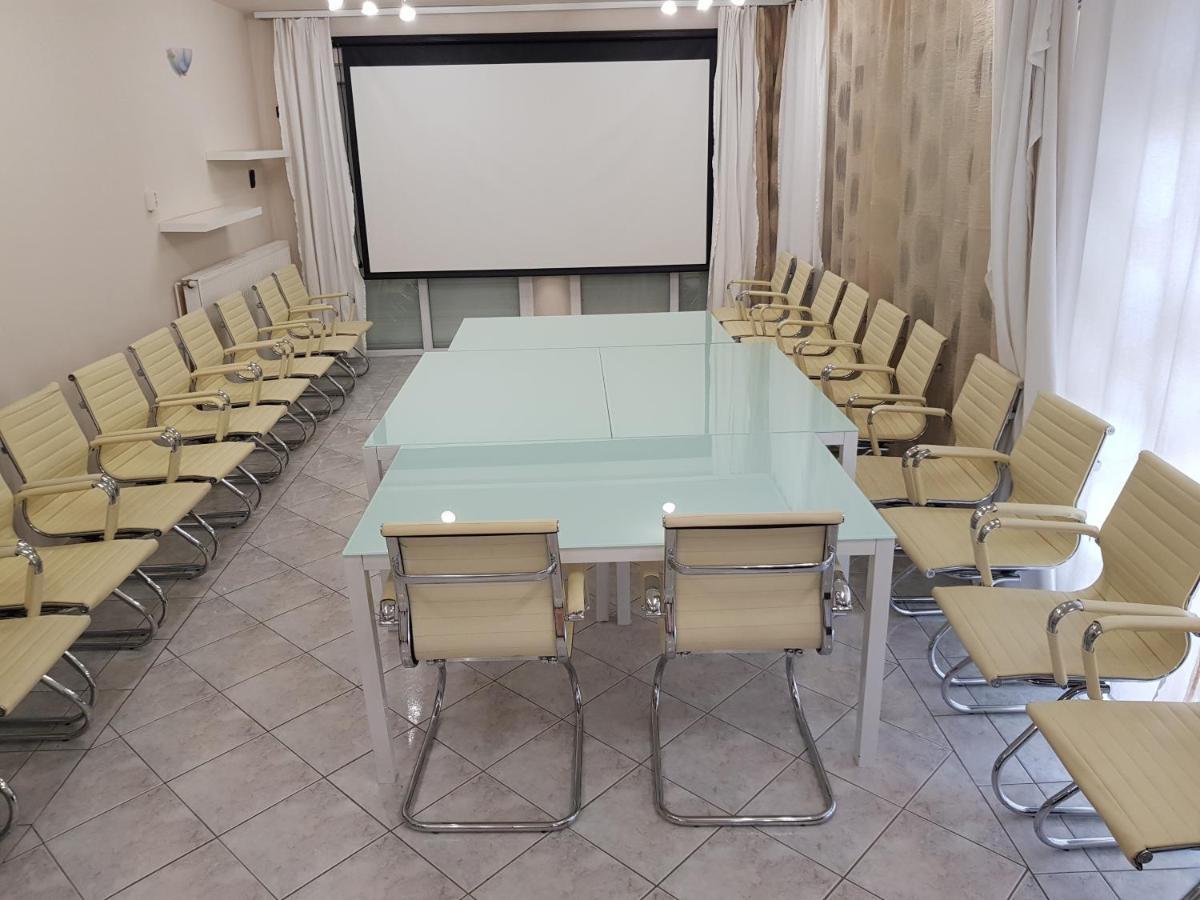 Crystal Es Susanne Panzio Bed & Breakfast Siofok Bagian luar foto