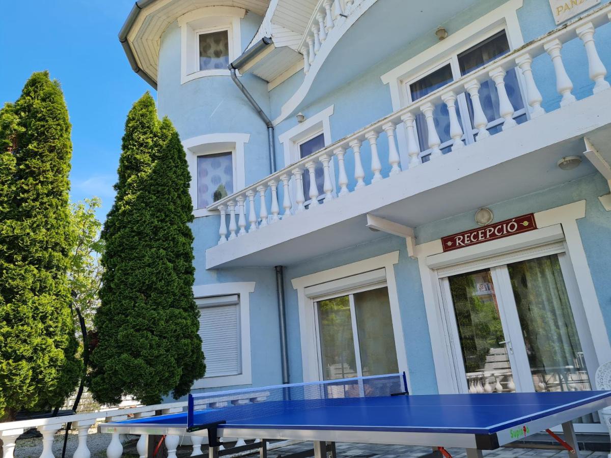 Crystal Es Susanne Panzio Bed & Breakfast Siofok Bagian luar foto