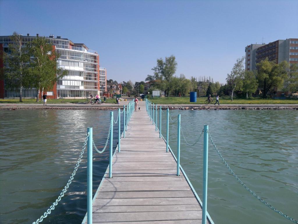 Crystal Es Susanne Panzio Bed & Breakfast Siofok Bagian luar foto