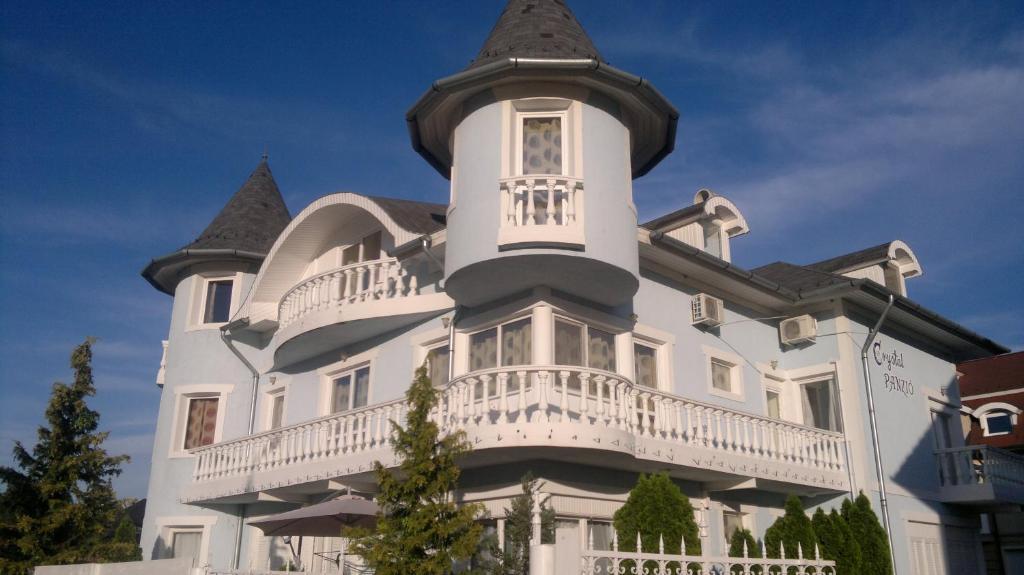 Crystal Es Susanne Panzio Bed & Breakfast Siofok Bagian luar foto