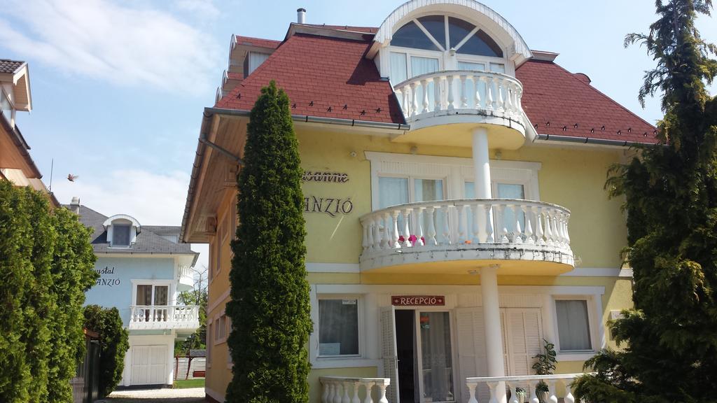 Crystal Es Susanne Panzio Bed & Breakfast Siofok Bagian luar foto